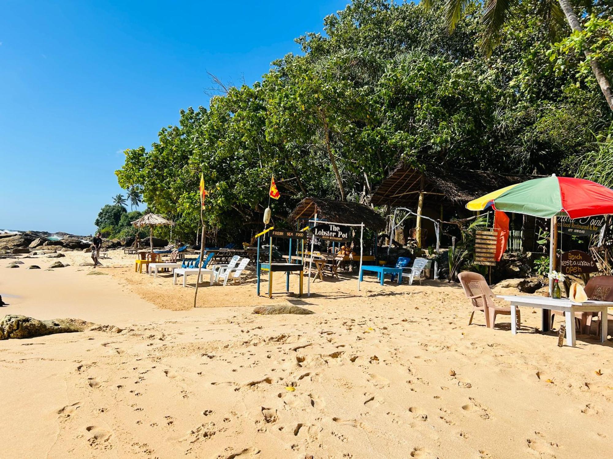 Отель Shadow Surf Bay Тангалла Экстерьер фото